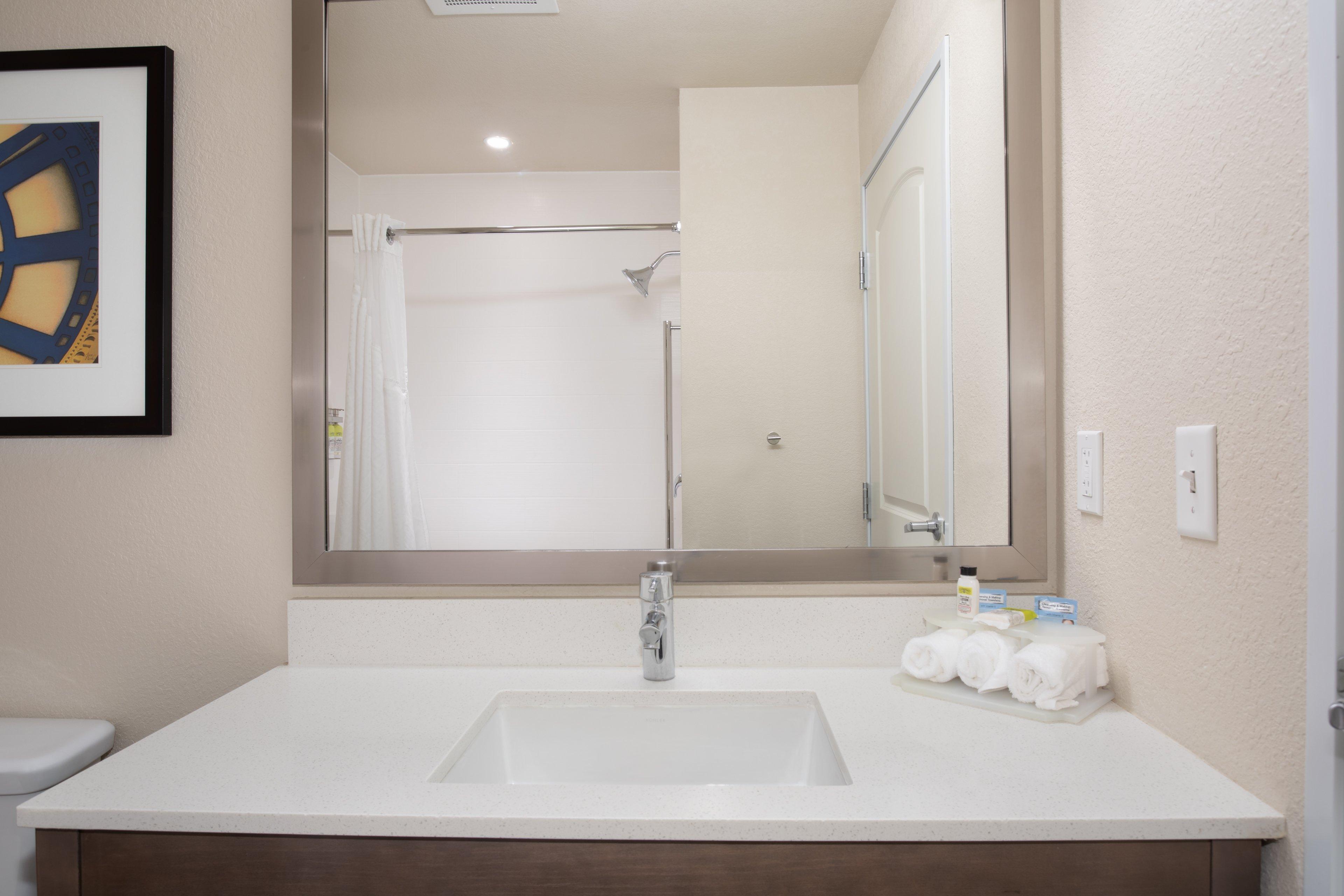 Holiday Inn Express & Suites Manhattan By Ihg מראה חיצוני תמונה