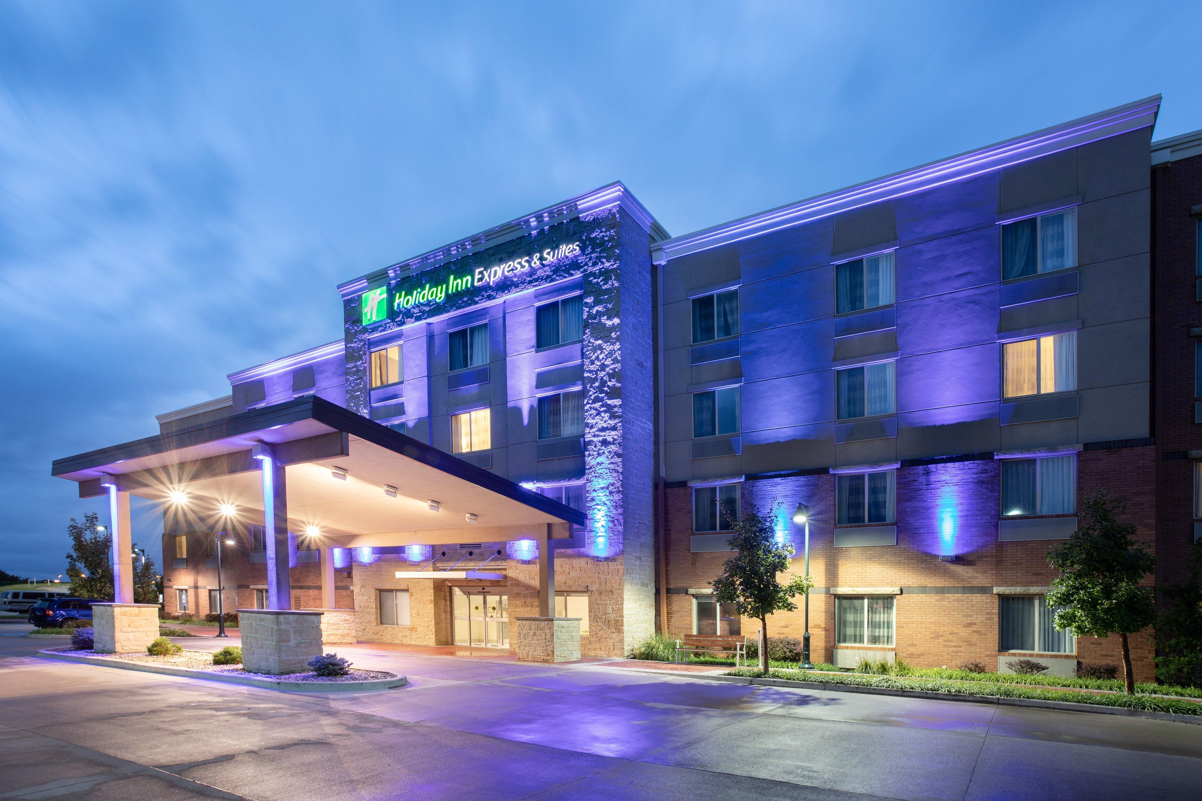 Holiday Inn Express & Suites Manhattan By Ihg מראה חיצוני תמונה