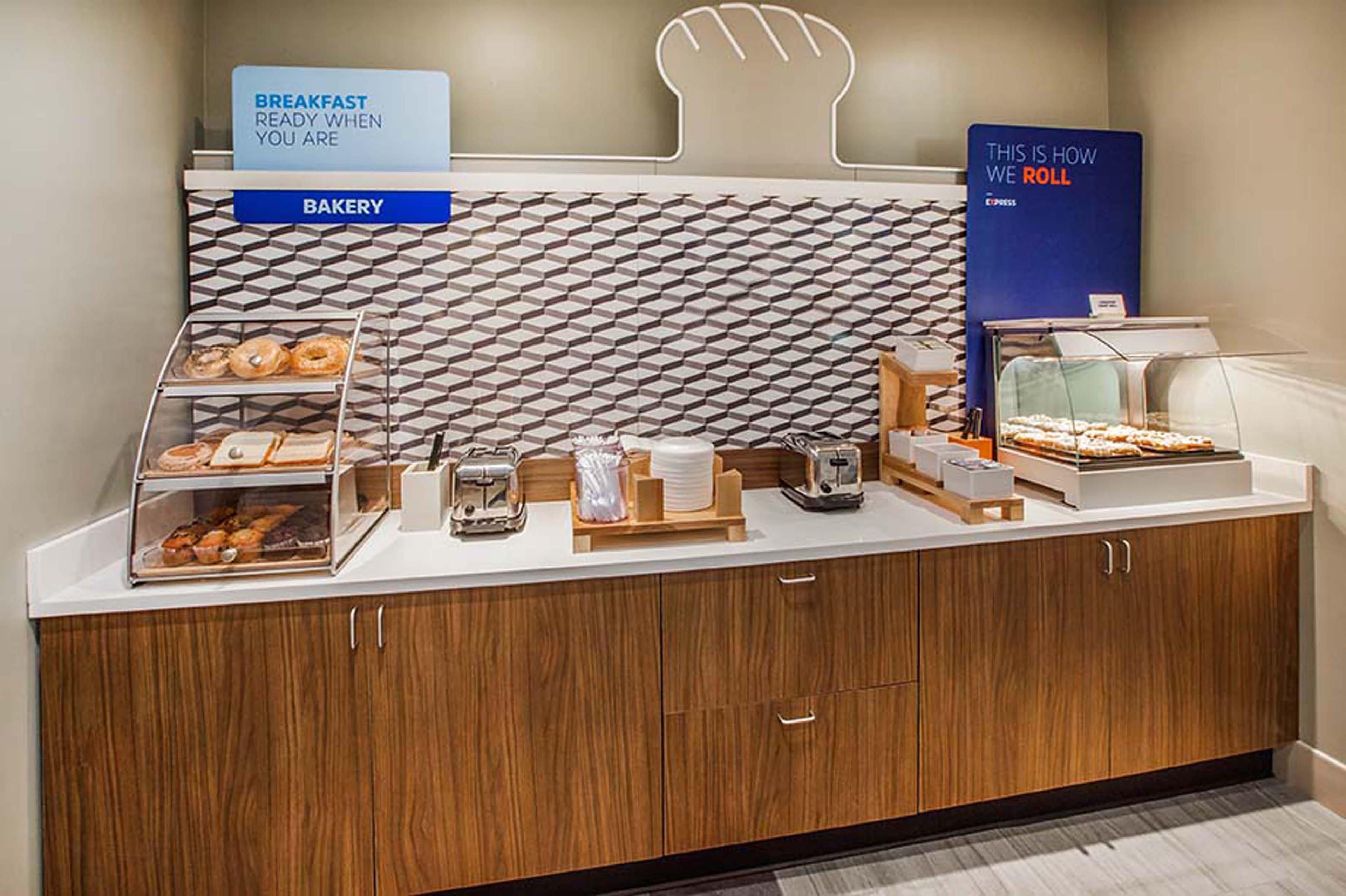 Holiday Inn Express & Suites Manhattan By Ihg מראה חיצוני תמונה
