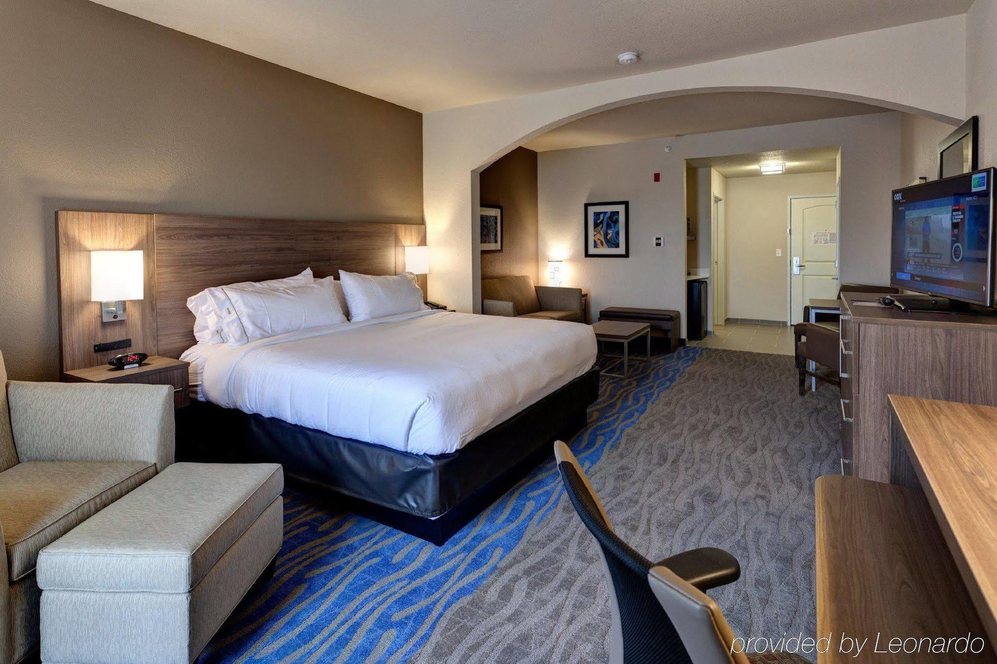 Holiday Inn Express & Suites Manhattan By Ihg מראה חיצוני תמונה